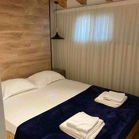 Lovely Loft 1-Bedroom In The Heart Of Тирана Экстерьер фото
