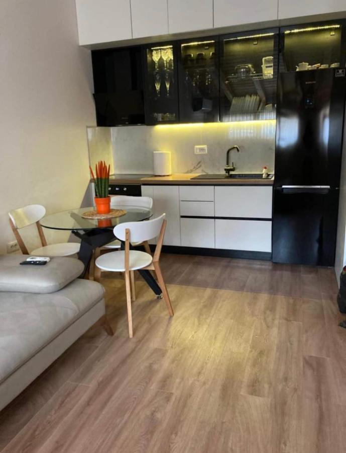 Lovely Loft 1-Bedroom In The Heart Of Тирана Экстерьер фото