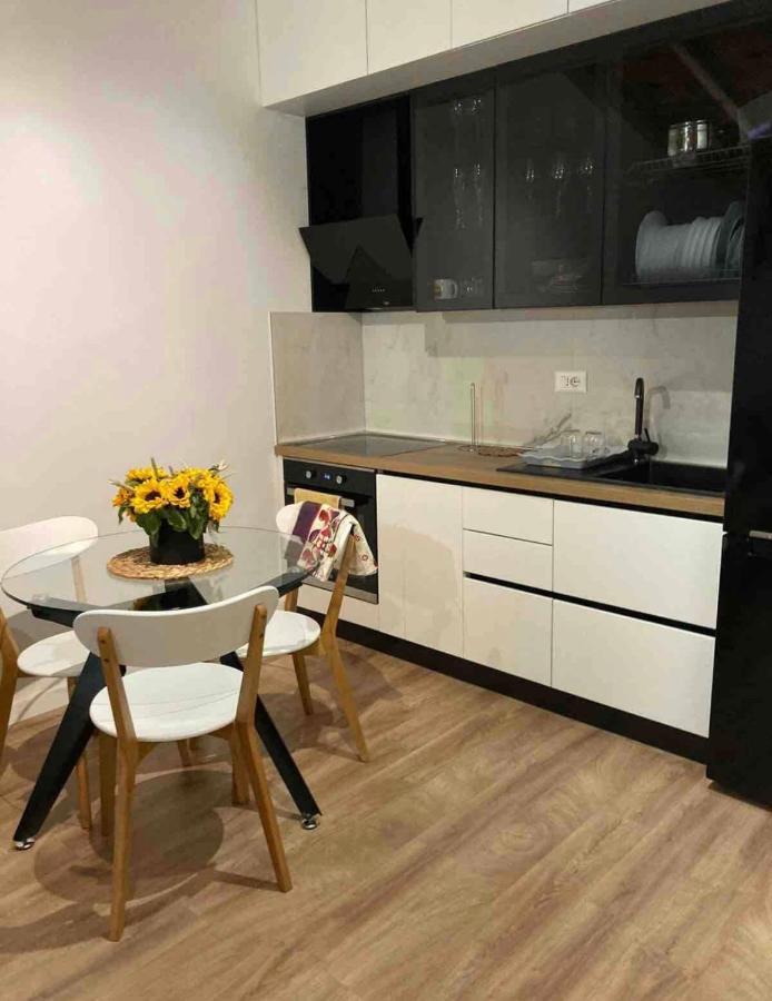 Lovely Loft 1-Bedroom In The Heart Of Тирана Экстерьер фото