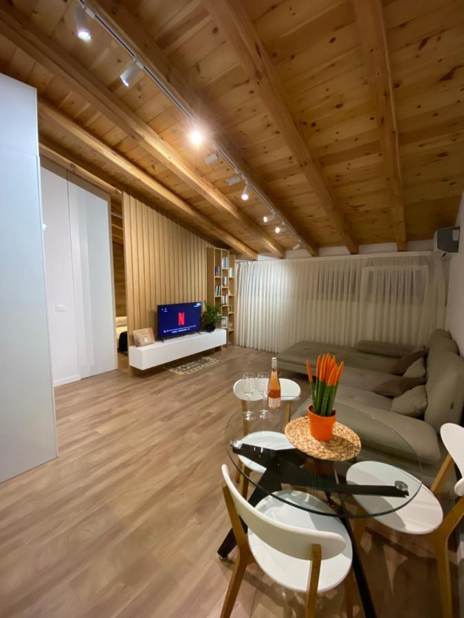 Lovely Loft 1-Bedroom In The Heart Of Тирана Экстерьер фото